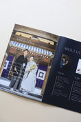 Gallery viewerに画像を読み込む, 結婚式 ペーパーアイテム プロフィールブック おしゃれ シンプル 高級感 席次表 メニュー表 seanature ホテルウェディング アーチ型 ネイビー 箔押し