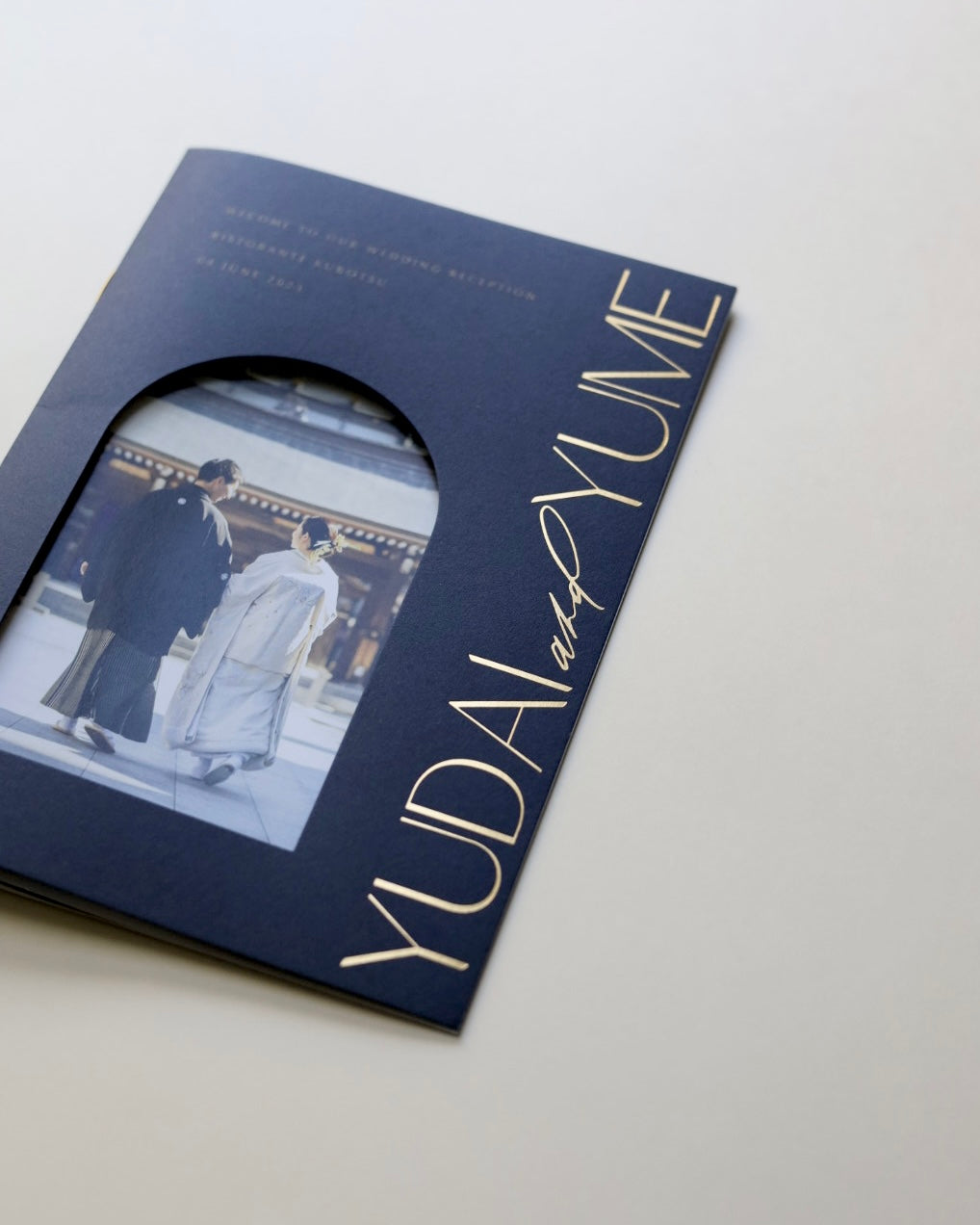 結婚式　ペーパーアイテム　プロフィールブック　おしゃれ　シンプル　高級感　席次表　メニュー表　seanature  ホテルウェディング アーチ型　ネイビー　箔押し